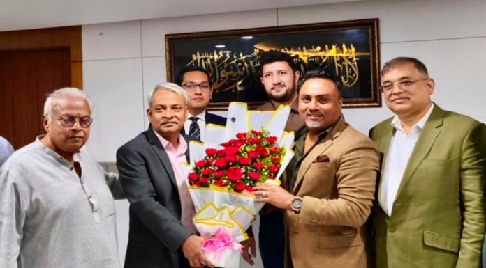 সেন্ট্রাল ইন্স্যুরেন্সের চেয়ারম্যান মোহাম্মদ মাসুদ করিম ভাইস-চেয়ারম্যান সাব্বির-উল-কবির