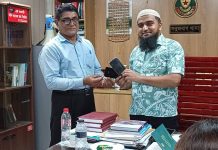 হারিয়ে যাওয়া দুটি মোবাইলই উদ্ধার করে দিলেন এএসআই সোহেল